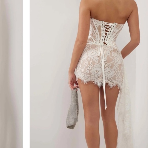 Heiress Beverly Hills WHITE LACE CORSET DRAPED MINI DRESS - Picture 2 of 2